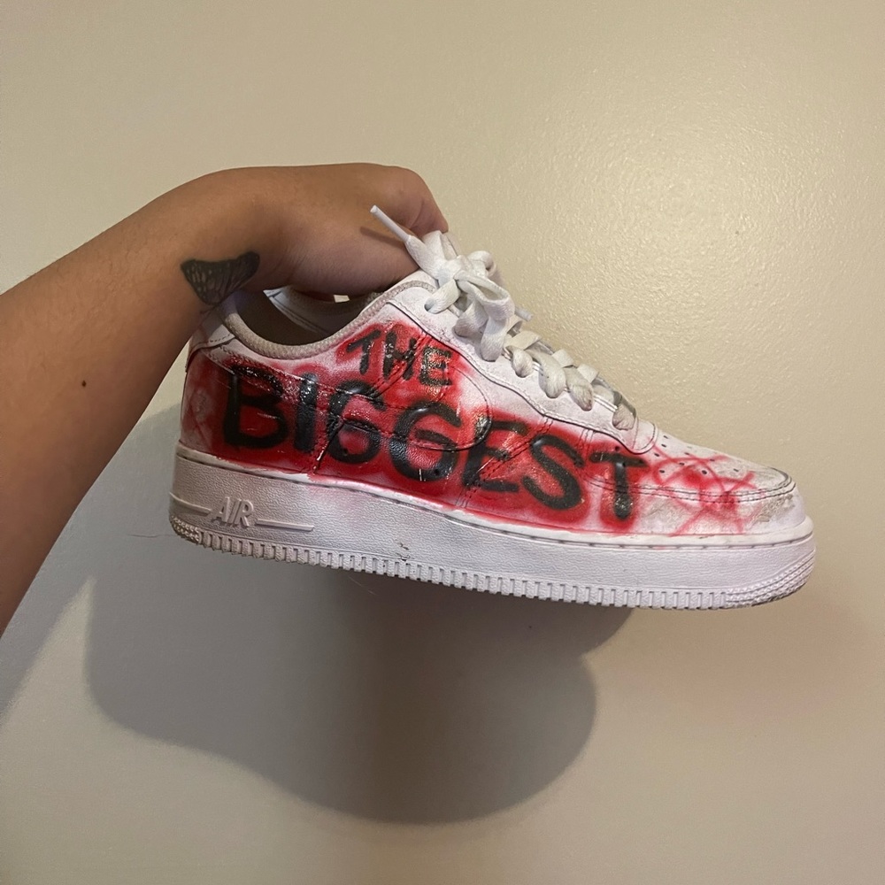 Custom airbrush forces